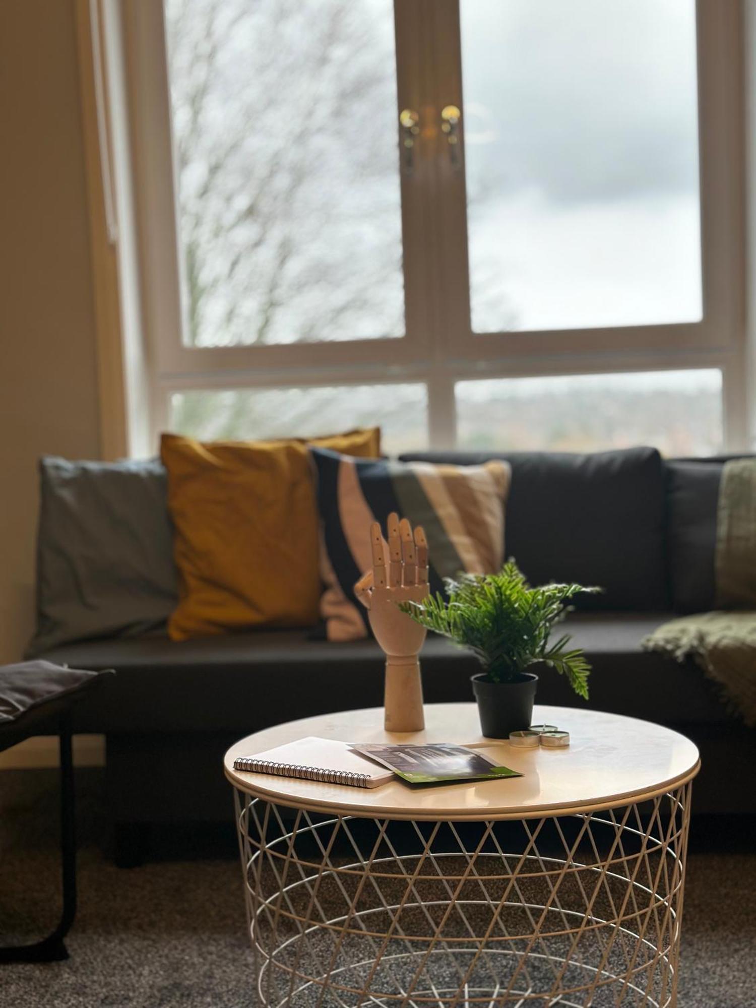 Glasgow Modern Style Home , Separate Entrance Экстерьер фото