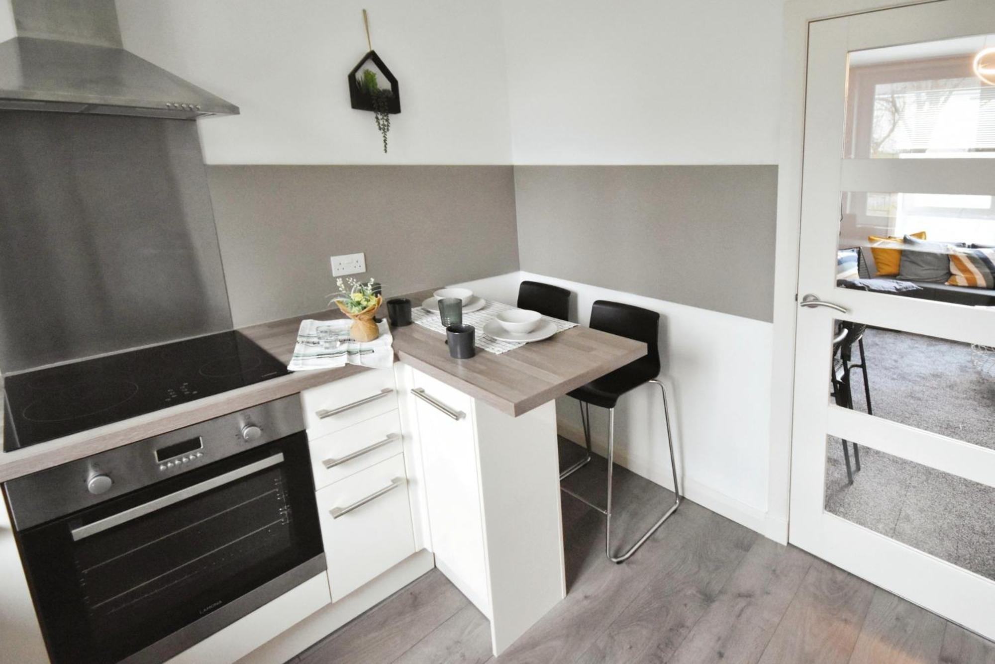 Glasgow Modern Style Home , Separate Entrance Экстерьер фото